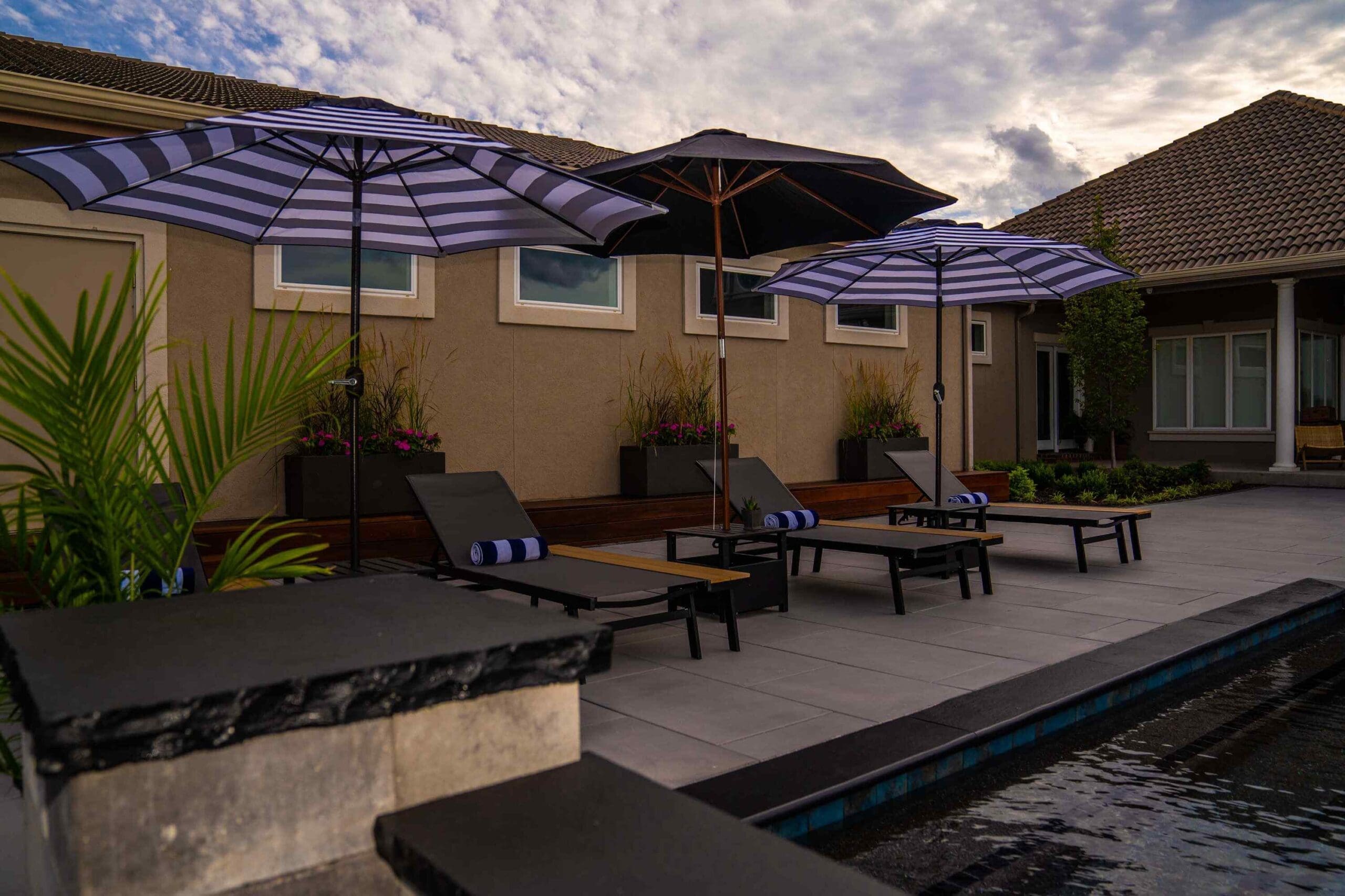 Poolside lounging_9_11zon